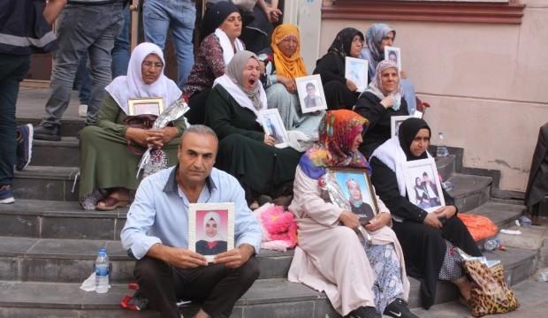 HDP önünde oturma eylemi yapan aileyi tehdit eden şüpheli yakalandı