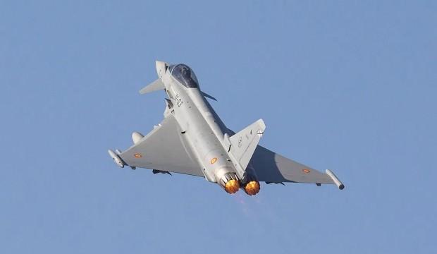 İspanya'ya ait savaş uçağı lagüne çakıldı