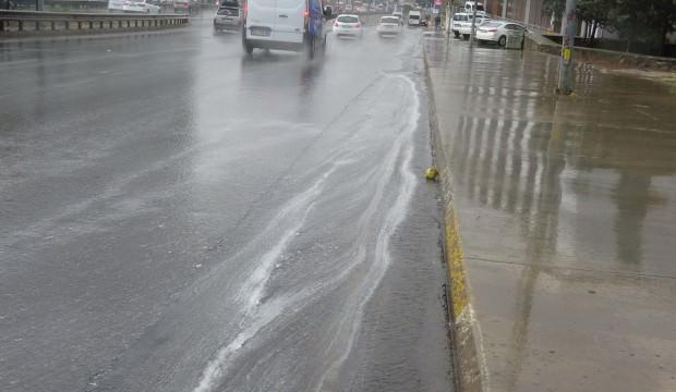 Sağanakla birlikte İstanbul'da korkutan görüntü