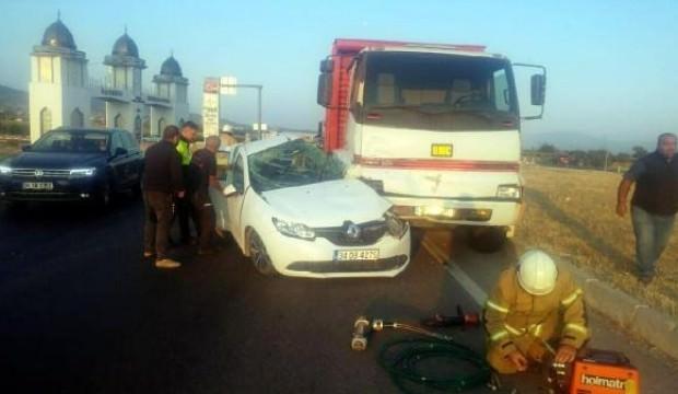 İzmir'de feci kaza: Ölü ve yaralılar var
