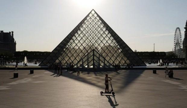 Emine Bulut'un adı ve 'Ölmek istemiyorum' haykırışı Louvre Müzesi'nde