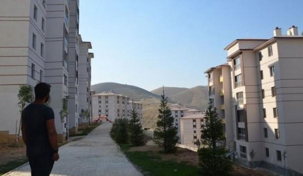 Terör mağduru aileler yeni yuvalarına kavuşuyor