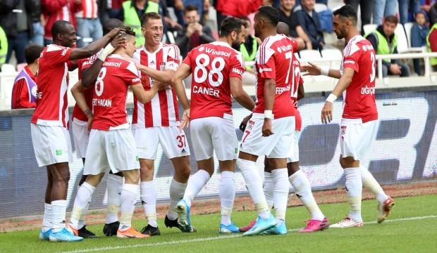 Sivasspor evinde doludizgin!
