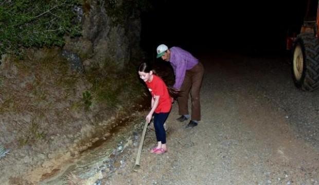 Kızının okula gidebilmesi için öyle bir şey yaptı ki...