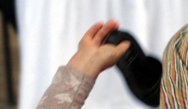 Çocuğuna terlik fırlatan anneye para cezası