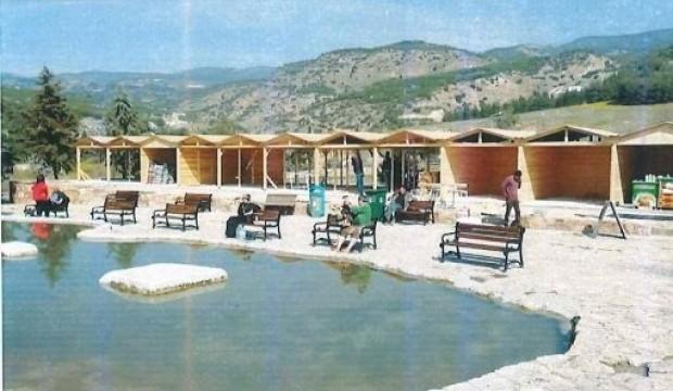 Pamukkale'de kaçak ahşap yapılar kaldırıldı