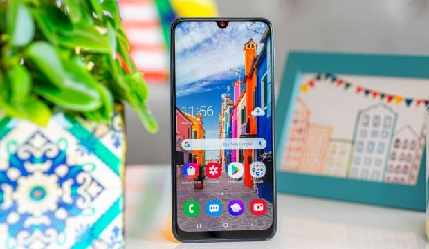 Samsung Galaxy M30s Türkiye'de satışa çıktı: AKG Y100 kablosuz kulaklık