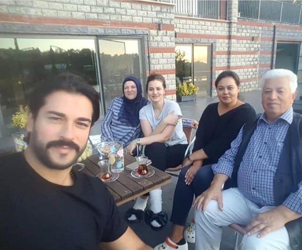 Oyuncu Fahriye Evcen'den eşi Burak Özçivit'le yeni paylaşım! Beğeni rekoru kırdı...