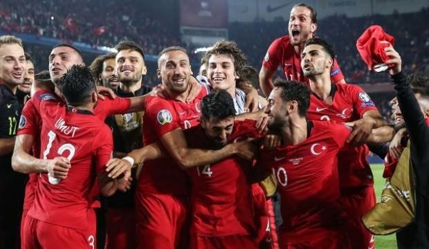 Cumhurbaşkanı Erdoğan Milli Takım'ı tebrik etti