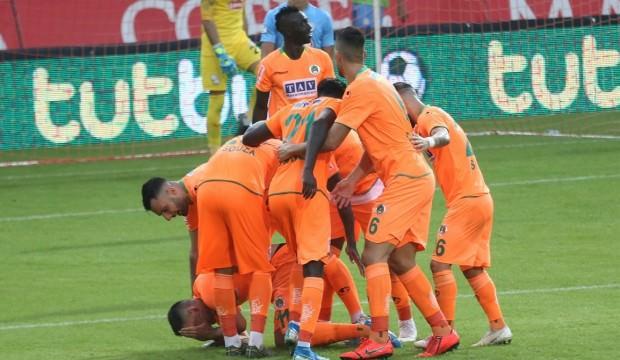 Alanyaspor 5 golle liderliği geri aldı!
