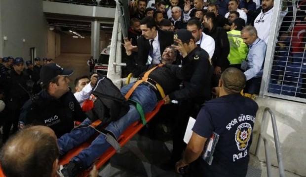 Çılgın taraftar! Sedyede kartal işareti