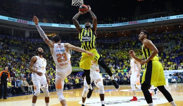 Fenerbahçe ilk galibiyetini aldı