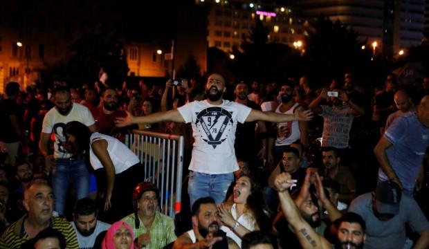 Protestolar durulmuyor! 4 bakanın istifası istendi