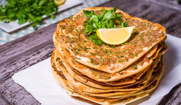 Lahmacun kaç kalori? Lahmacun nasıl yapılır?
