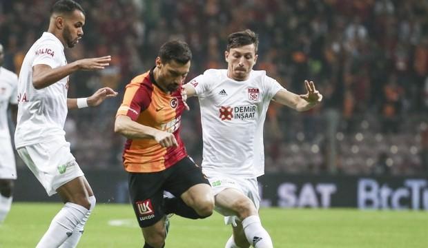 Mert Hakan: 10 kişi nasıl oynanır gösterdik