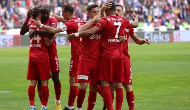 Sivasspor evinde doludizgin!