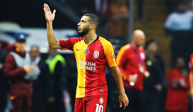 Belhanda'nın tribünlere o işareti!