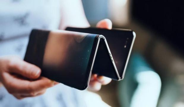Bu kez abarttı! Telefonu üçe katladı