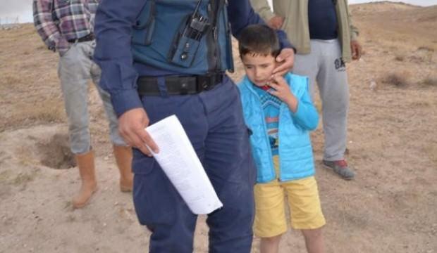 Evleri yıkıldı, 'İçeride ayakkabım kaldı' diye ağladı