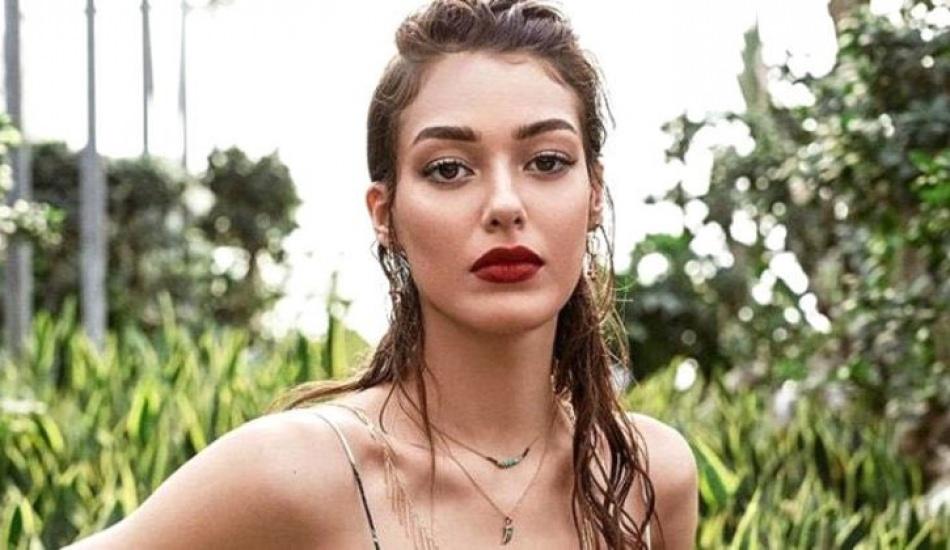 dilan_cicek_deniz_kuvette_poz_cektirdi_1572592805_0419.jpg