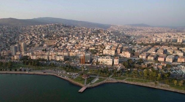 Birinci derecede deprem bölgesindeki İzmir'de bazıları 6 ile 7.2 büyüklüğünde deprem üretme potansiyele sahip 17 aktif fay bulunuyor.