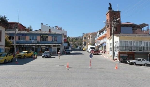 Bu ilçede otel, restoran, simitçi, fast food ve adliye yok