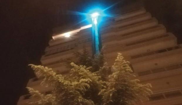 Feci ölüm! Sigara içmeye çıkmıştı...