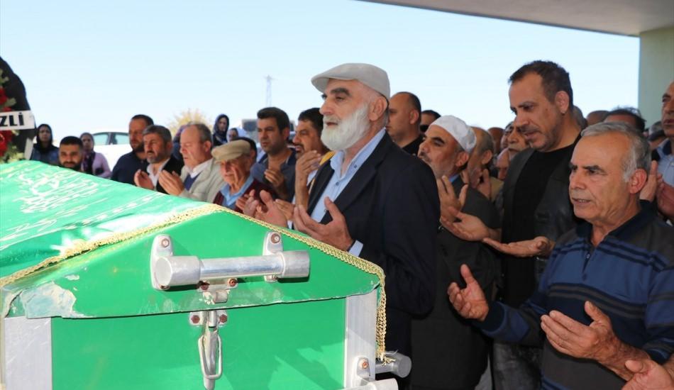 haluk_leventin_aci_gunu_annesini_son_yolculuguna_ugurladi_1572870600_1389.jpg