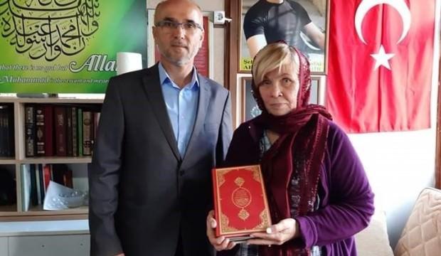 Şehidin babasından etkilenen Alman turist Müslüman oldu