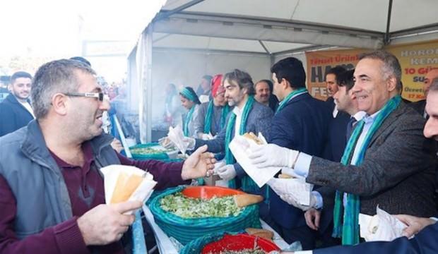5 ton hamsi dağıtıldı: Sırada cağ kebabı ve çiğköfte var