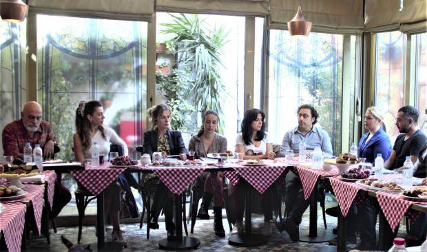 Gökçe Bahadır'lı 'İzmir'in Kızları', Sezen Aksu desteğiyle sahnelendi
