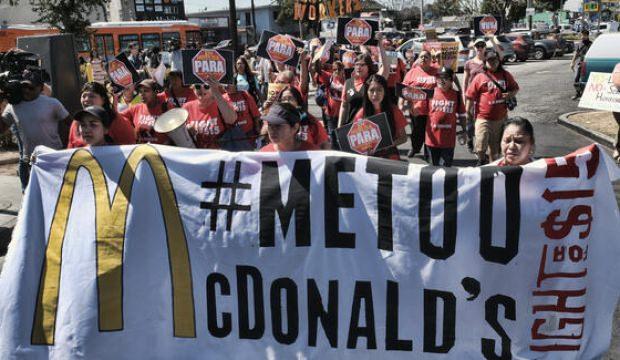 Londra'da McDonald's çalışanları greve gitti