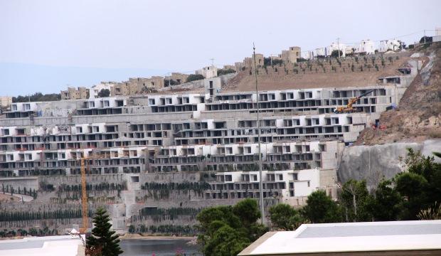 Milyon dolarlık kaçak yapılar yıkıldı! Yerlerine fidan dikildi