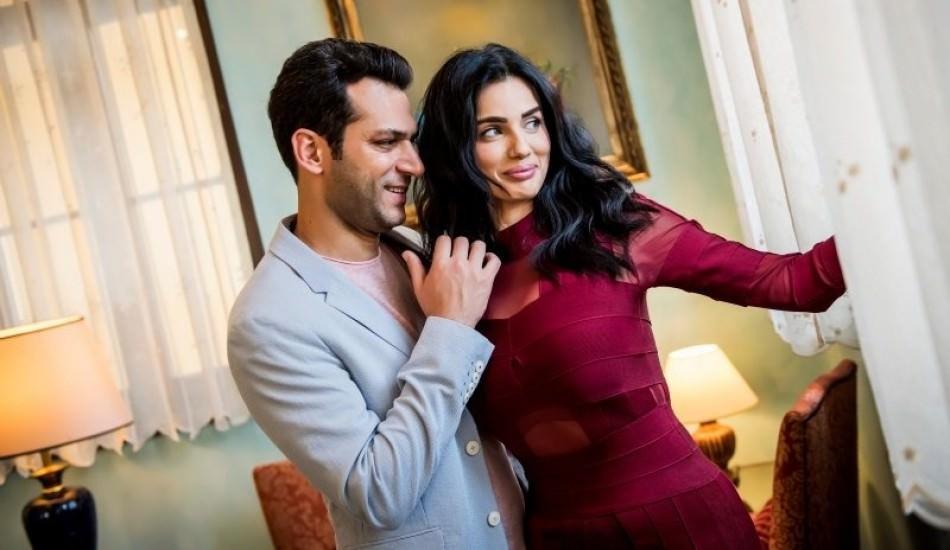 murat_yildirim_esi_iman_elbaniyle_3_yilini_kutladi_1573884336_2607.jpg