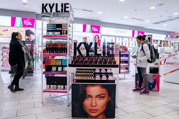 Kylie Jenner kozmetik işini bıraktı el dezenfektanı işine geçti!