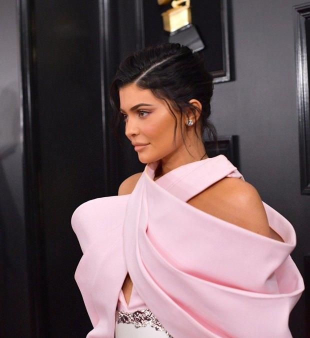 Kylie Jenner kozmetik işini bıraktı el dezenfektanı işine geçti!
