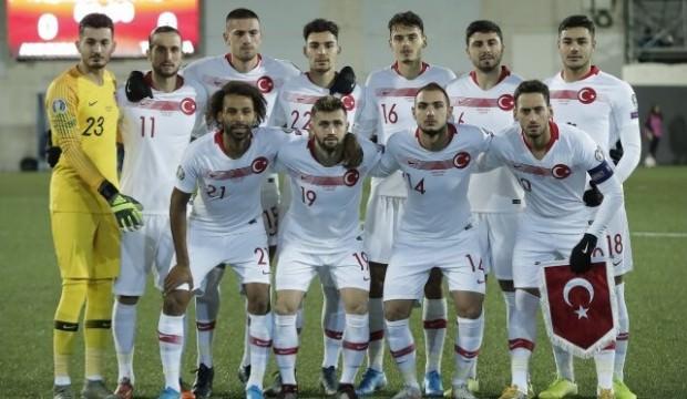 Çalhanoğlu: Stresi üzerimizden attık, çok mutluyuz