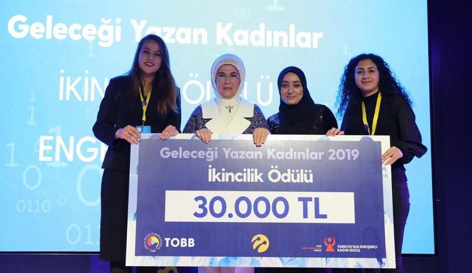 gelecegi_yazan_kadinlarin_odulleri_emine_erdogandan_1574582848_2761.jpg