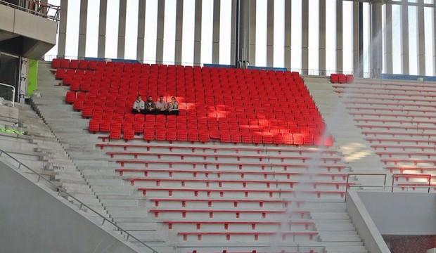 Göztepe'nin yeni stadında koltukların montajına başlandı