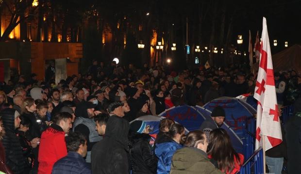 Gürcistan'da 'erken seçim' protestoları devam ediyor
