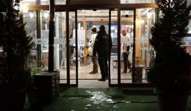 Restoranda dehşet! Önüne geleni bıçakladı