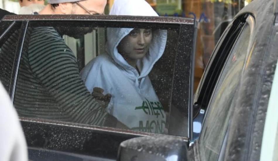 unlu_oyuncu_hazal_kaya_taburcu_oldu_iste_ilk_goruntuleri_1574493286_2344.jpg
