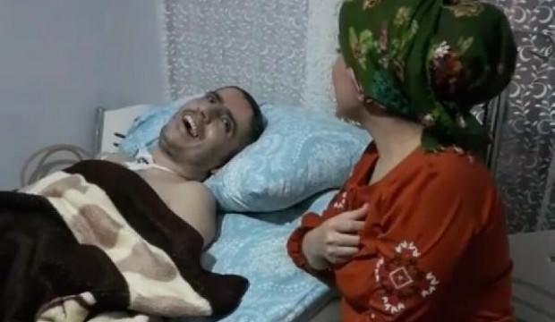 Yürek burkan dram! Eşine türküleriyle şifa oluyor