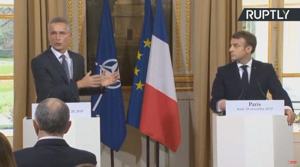 Macron ve Stoltenberg'in düzenlediği ortak basın toplantısında bir kare...
