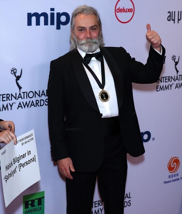 Emmy ödülü usta oyuncu Haluk Bilginer gururlandırmaya devam ediyor!
