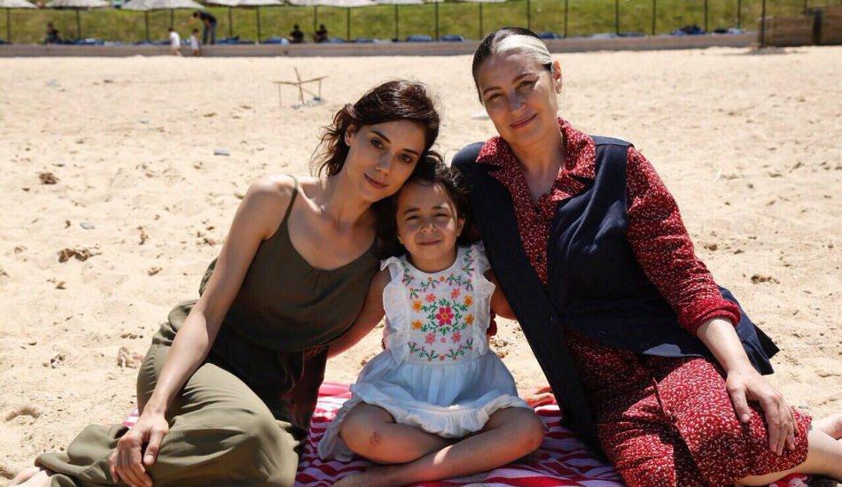 cansu_derenin_oynadigi_anne_dizisine_rekor_odul_1574836184_7637.jpg