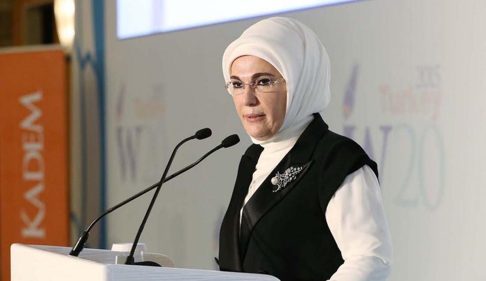 emine_erdogan_bestepede_kadina_siddete_hayir_programinda_konusuyor_1574682621_5646.jpg