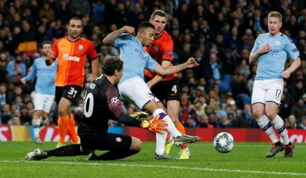 Manchester City beraberlikle son 16'da