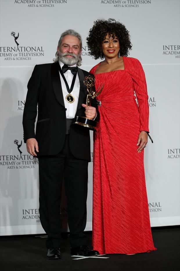 Emmy ödülü usta oyuncu Haluk Bilginer gururlandırmaya devam ediyor!