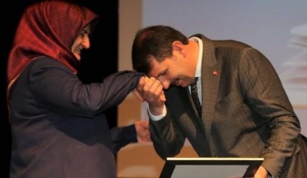 Öğretmenini karşısında gören vali duygusal anlar yaşadı
